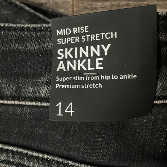 Lane Bryant Skinny Ankle Capri Rolled Studded Hem Jeans 27” inseam - Picture 6 of 8